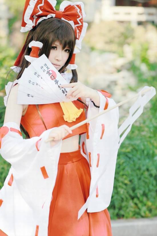 博丽灵梦 灵梦 东方 cos  cosplay 萌妹 萌娘